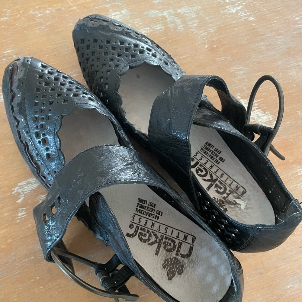 Black leather maryjanes